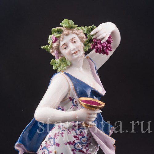 Фарфоровая композиция Девушка с чашей и виноградной гроздью, аллегория осени, Volkstedt, Германия, кон. 19 - нач. 20 вв.