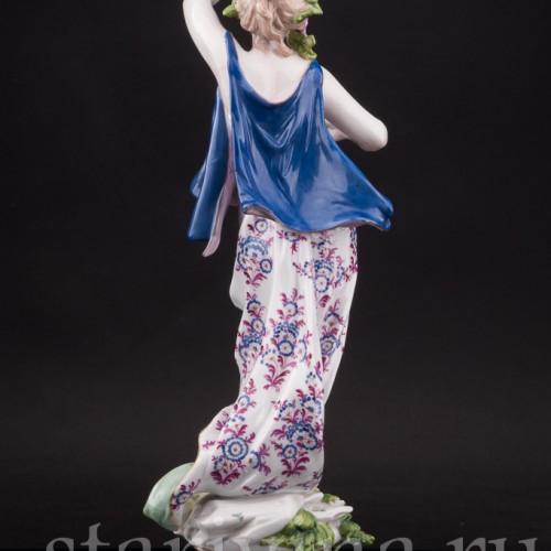 Фарфоровая композиция Девушка с чашей и виноградной гроздью, аллегория осени, Volkstedt, Германия, кон. 19 - нач. 20 вв.