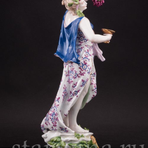 Фарфоровая композиция Девушка с чашей и виноградной гроздью, аллегория осени, Volkstedt, Германия, кон. 19 - нач. 20 вв.