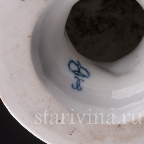 Фарфоровая композиция Девушка с чашей и виноградной гроздью, аллегория осени, Volkstedt, Германия, кон. 19 - нач. 20 вв.