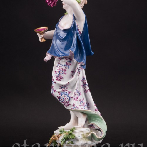 Фарфоровая композиция Девушка с чашей и виноградной гроздью, аллегория осени, Volkstedt, Германия, кон. 19 - нач. 20 вв.