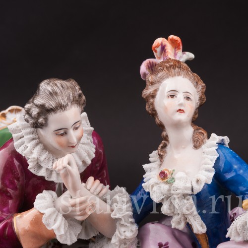 Фарфоровая композиция Ухаживание, кружевная, Volkstedt, Германия, до 1935 года.