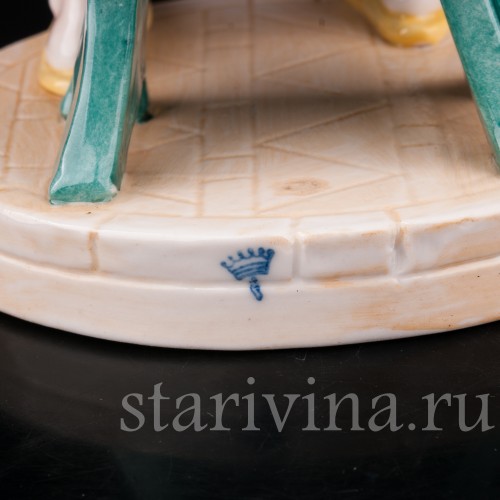 Фарфоровая фигурка Мужчина, успокаивающий дитя, Ackermann & Fritze, Германия, кон. 19 - нач. 20 вв.