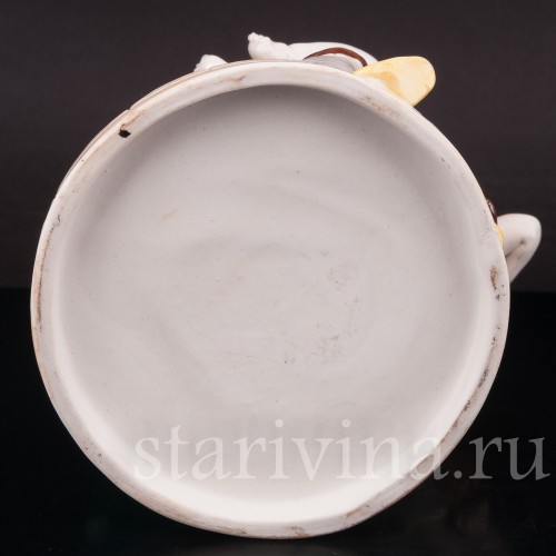 Фарфоровая фигурка Мужчина, успокаивающий дитя, Ackermann & Fritze, Германия, кон. 19 - нач. 20 вв.