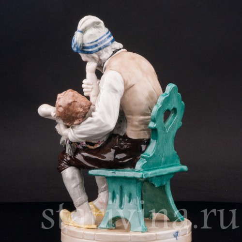 Фарфоровая фигурка Мужчина, успокаивающий дитя, Ackermann & Fritze, Германия, кон. 19 - нач. 20 вв.