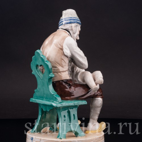 Фарфоровая фигурка Мужчина, успокаивающий дитя, Ackermann & Fritze, Германия, кон. 19 - нач. 20 вв.