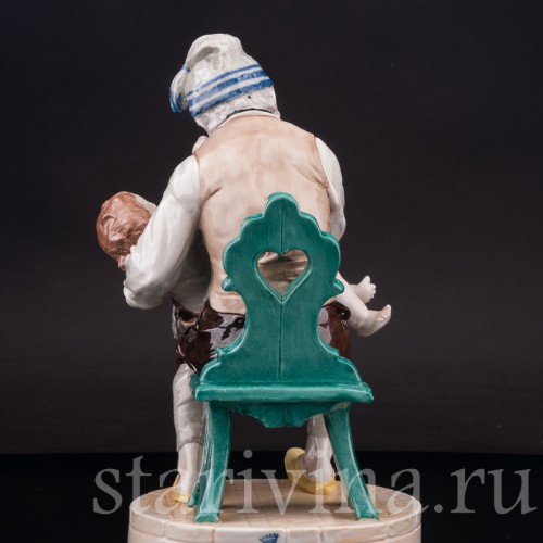 Фарфоровая фигурка Мужчина, успокаивающий дитя, Ackermann & Fritze, Германия, кон. 19 - нач. 20 вв.