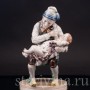 Фарфоровая фигурка Мужчина, успокаивающий дитя, Ackermann & Fritze, Германия, кон. 19 - нач. 20 вв.