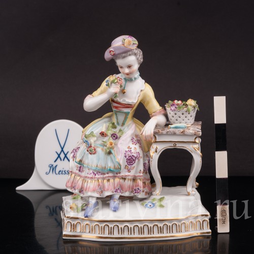 Фарфоровая фигурка Дама с цветами, аллегория обоняния, Meissen, Германия, 1934-48 гг.