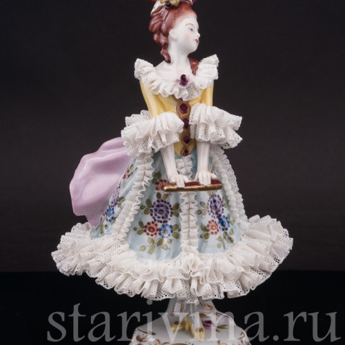 Фарфоровая статуэтка Девушка с веером, кружевная, Volkstedt, Германия, вт. пол. 20 в.