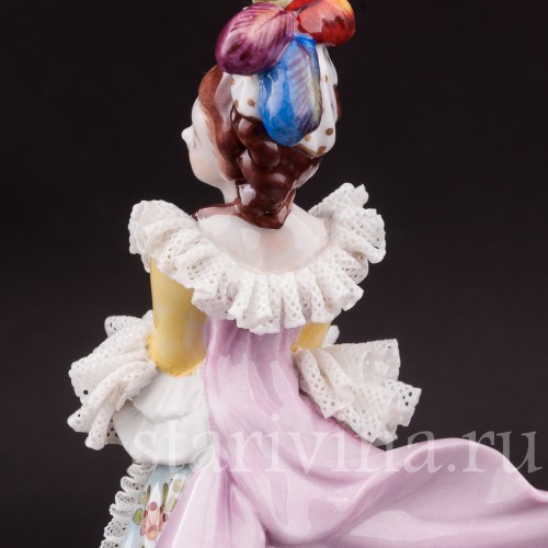 Фарфоровая статуэтка Девушка с веером, кружевная, Volkstedt, Германия, вт. пол. 20 в.