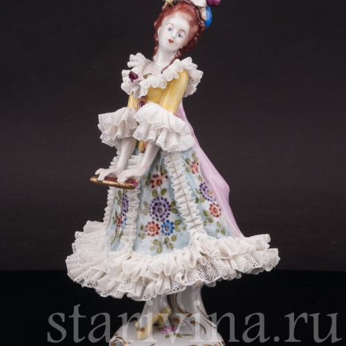 Фарфоровая статуэтка Девушка с веером, кружевная, Volkstedt, Германия, вт. пол. 20 в.