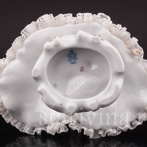 Фарфоровая статуэтка Девушка с веером, кружевная, Volkstedt, Германия, вт. пол. 20 в.