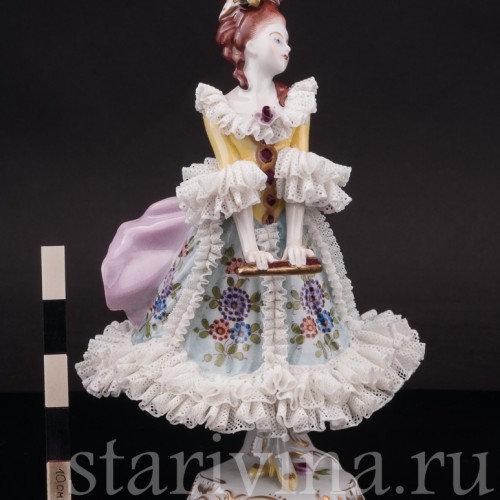 Фарфоровая статуэтка Девушка с веером, кружевная, Volkstedt, Германия, вт. пол. 20 в.