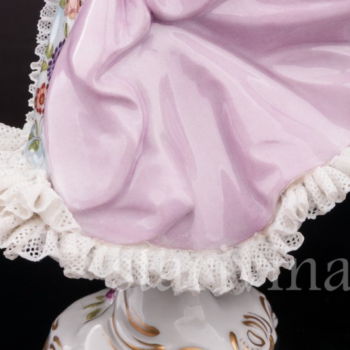 Фарфоровая статуэтка Девушка с веером, кружевная, Volkstedt, Германия, вт. пол. 20 в.