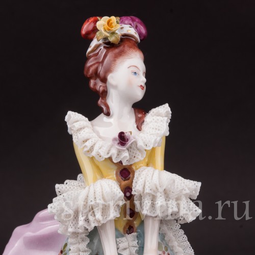 Фарфоровая статуэтка Девушка с веером, кружевная, Volkstedt, Германия, вт. пол. 20 в.