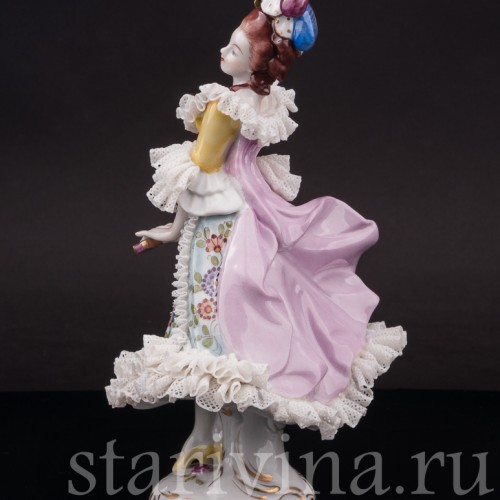 Фарфоровая статуэтка Девушка с веером, кружевная, Volkstedt, Германия, вт. пол. 20 в.