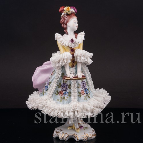 Фарфоровая статуэтка Девушка с веером, кружевная, Volkstedt, Германия, вт. пол. 20 в.