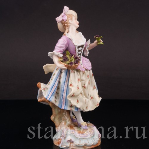 Фарфоровая статуэтка девушки Продавщица цветов, Германия, кон.19, нач. 20 вв.