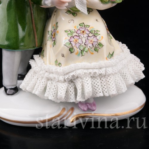 Фигурка из фарфора Пара детей, кружевная, Sitzendorf, Германия, вт. пол. 20 в.