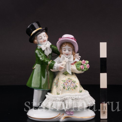 Фигурка из фарфора Пара детей, кружевная, Sitzendorf, Германия, вт. пол. 20 в.