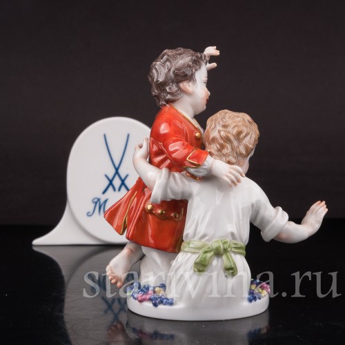 Фигурка из фарфора Дети, давящие виноград, Meissen, Германия, пер. пол. 20 в.