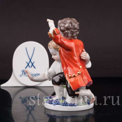 Фигурка из фарфора Дети, давящие виноград, Meissen, Германия, пер. пол. 20 в.