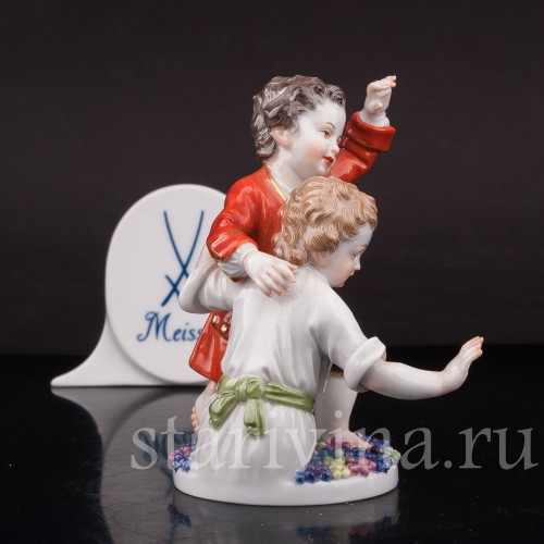 Фигурка из фарфора Дети, давящие виноград, Meissen, Германия, пер. пол. 20 в.