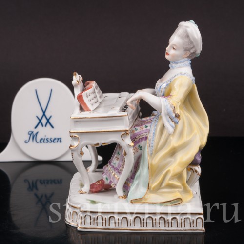 Фарфоровая статуэтка Девушка у клавесина, аллегория слуха, Meissen, Германия, 1949 г.