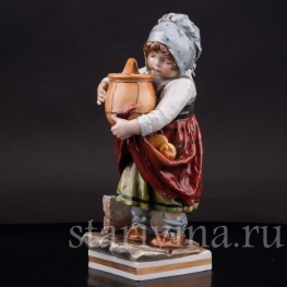 Статуэтка из фарфора Девочка с корзиной и яблоками в подоле, Volkstedt, Германия, нач. 20 в.