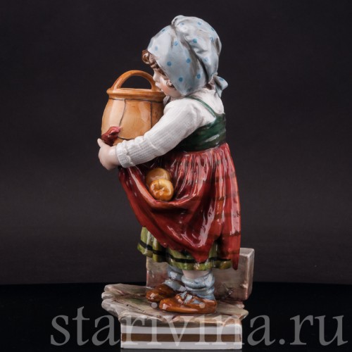 Статуэтка из фарфора Девочка с корзиной и яблоками в подоле, Volkstedt, Германия, нач. 20 в.