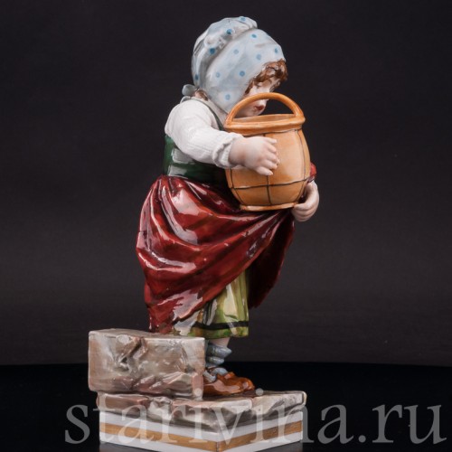 Статуэтка из фарфора Девочка с корзиной и яблоками в подоле, Volkstedt, Германия, нач. 20 в.