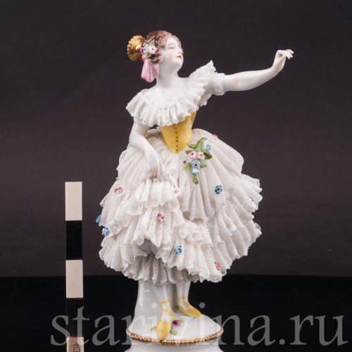 Фигурка девушки из фарфора Балерина в танце, кружевная, Volkstedt, Германия, нач. 20 в.