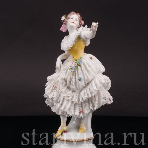 Фигурка девушки из фарфора Балерина в танце, кружевная, Volkstedt, Германия, нач. 20 в.