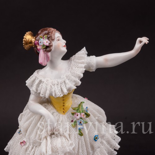 Фигурка девушки из фарфора Балерина в танце, кружевная, Volkstedt, Германия, нач. 20 в.