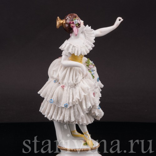 Фигурка девушки из фарфора Балерина в танце, кружевная, Volkstedt, Германия, нач. 20 в.