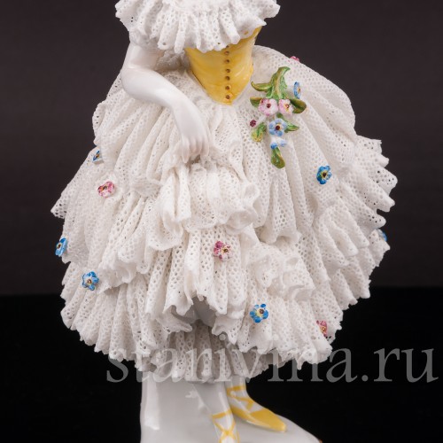 Фигурка девушки из фарфора Балерина в танце, кружевная, Volkstedt, Германия, нач. 20 в.