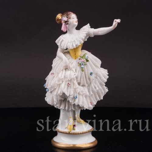 Фигурка девушки из фарфора Балерина в танце, кружевная, Volkstedt, Германия, нач. 20 в.
