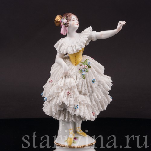 Фигурка девушки из фарфора Балерина в танце, кружевная, Volkstedt, Германия, нач. 20 в.