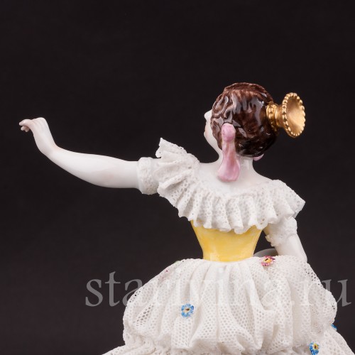 Фигурка девушки из фарфора Балерина в танце, кружевная, Volkstedt, Германия, нач. 20 в.