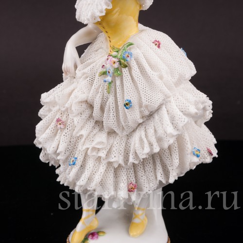 Фигурка девушки из фарфора Балерина в танце, кружевная, Volkstedt, Германия, нач. 20 в.