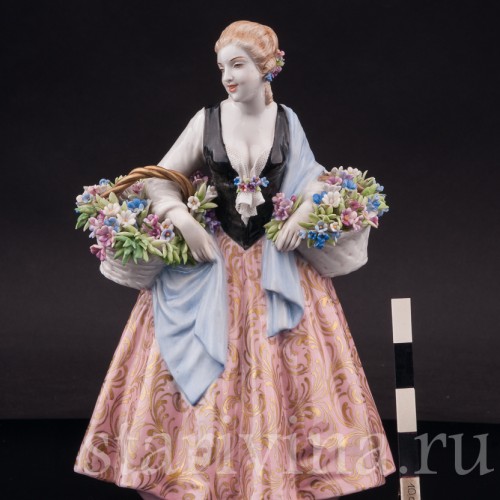 Фарфоровая фигурка девушки Цветочница, Luigi Fabris, Италия, пер. пол. 20 в.