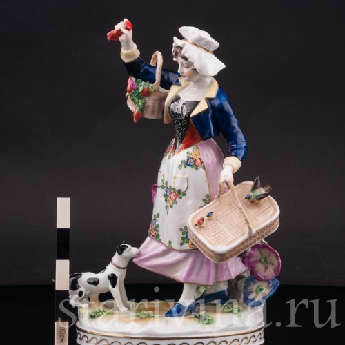 Фарфоровая статуэтка девушки Служанка и собака, Volkstedt, Германия, нач. 20 в.