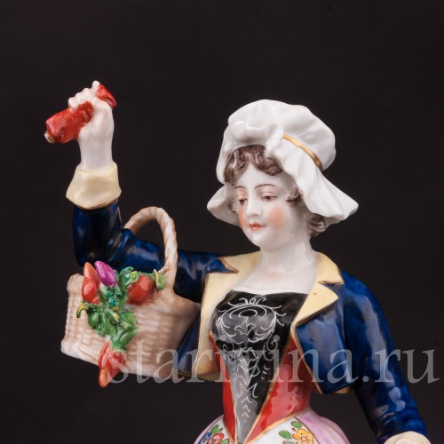 Фарфоровая статуэтка девушки Служанка и собака, Volkstedt, Германия, нач. 20 в.
