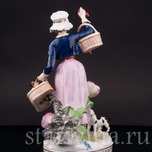 Фарфоровая статуэтка девушки Служанка и собака, Volkstedt, Германия, нач. 20 в.