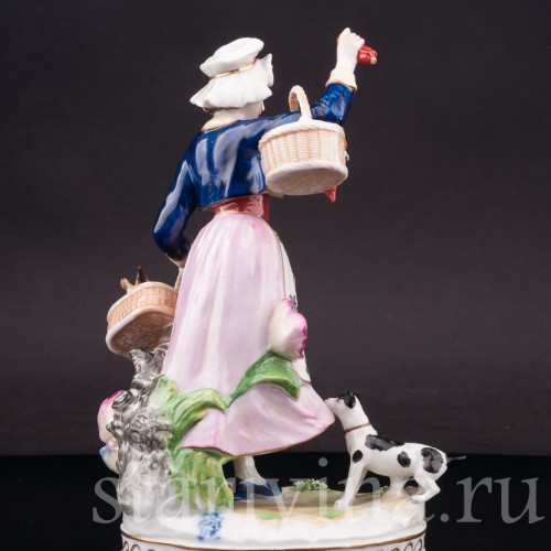 Фарфоровая статуэтка девушки Служанка и собака, Volkstedt, Германия, нач. 20 в.