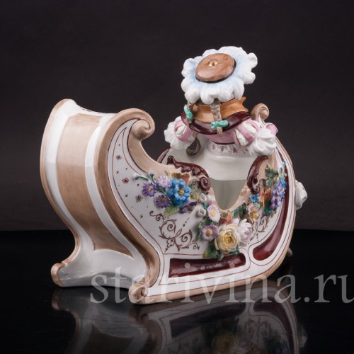 Статуэтка из фарфора Девочка на санях, Scheibe-Alsbach, Германия, кон. 19 - нач. 20 вв.