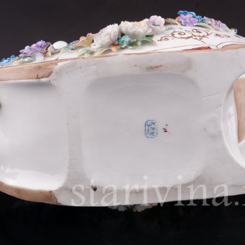 Статуэтка из фарфора Девочка на санях, Scheibe-Alsbach, Германия, кон. 19 - нач. 20 вв.