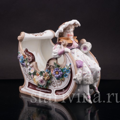 Статуэтка из фарфора Девочка на санях, Scheibe-Alsbach, Германия, кон. 19 - нач. 20 вв.