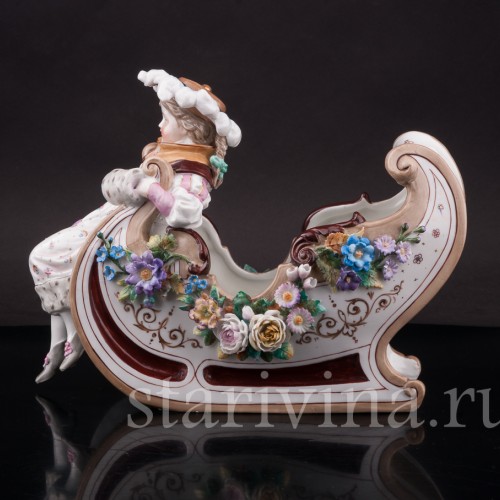 Статуэтка из фарфора Девочка на санях, Scheibe-Alsbach, Германия, кон. 19 - нач. 20 вв.